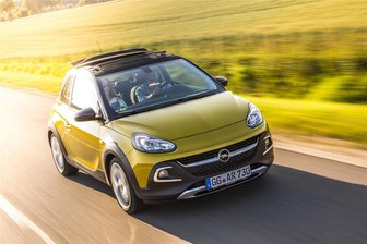St. Egidien: Unbekannte stehlen Opel Adam - Ein solcher Opel Adam in Rot wurde in St. Egidien gestohlen.
