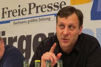 Staatsanwaltschaft Zwickau bestätigt Ermittlungen gegen den AfD-Kreisvorsitzenden im Vogtland - Im Jahr 2017 nahm René Standke an einem „Freie Presse“-Bürgerforum in Morgenröthe-Rautenkranz teil, im Mai 2024 verbot er seinem Kreisverband Kontakte zur Heimatzeitung. Unmittelbar zuvor hatte ihn die „Freie Presse“ mit Fragen zu verschwundenen Wahlunterlagen konfrontiert. Standke schweigt seither dazu.