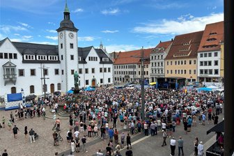 Staatsschutz ermittelt zu Rufen auf AfD-Kundgebung in Freiberg - Rund 2000 Menschen hatten sich am 6. Juli zu einer AfD-Kundgebung auf dem Freiberger Obermarkt versammelt.
