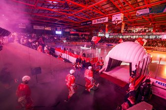 Stadionstreit in Crimmitschau: OB fordert Unterlagen von Eispiraten, Stadtrat sendet Hilferuf und Fans starten Online-Petition - Im Stadtrat geht es am Dienstagabend um einen Stadionnutzungsvertrag für das Kunsteisstadion im Sahnpark.