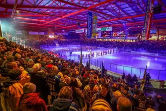 Stadionstreit in Crimmitschau: Welche Zahlen im neuen Eispiraten-Vertrag stehen - Nach langen Verhandlungen: Der Stadtrat befasst sich am 15. Mai mit einem neuen Stadionnutzungsvertrag für die Eispiraten.