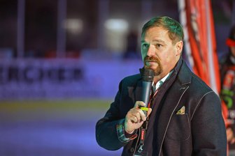 Stadionverbot für Jörg Buschmann: Warum der Geschäftsführer der Eispiraten Crimmitschau im Abstiegskampf dem Rat seiner Ärzte folgt - Jörg Buschmann trägt seit März 2015 als Geschäftsführer die Verantwortung für die Eispiraten Crimmitschau.