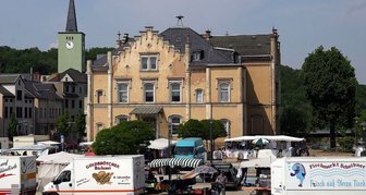 Stadt bekommt jetzt doch ein Ärztehaus - 
              <p class="artikelinhalt">Die ehemalige Poliklinik am Rande des neuen Stadtzentrums soll zu einem Ärztehaus ausgebaut werden.</p>
            