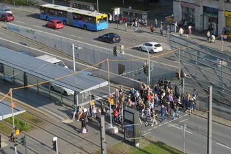 Stadt beschränkt Höchstgeschwindigkeit an Zentralhaltestelle - 
