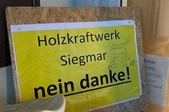 Stadt bestätigt: In Chemnitz ist der Bau einer Holzverbrennungsanlage in Planung - Im Chemnitzer Westen und darüber hinaus gibt es Widerstand gegen ein mögliches Holzkraftwerk. Im Frühjahr trafen sich beispielsweise Gegner, um das weitere Vorgehen zu beraten.