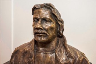 Stadt Duisburg ehrt  "Tatort"-Kommissar  Horst Schimanski mit Bronzebüste - 