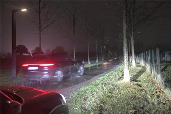 Stadt Freiberg testet in Zug Solarleuchten - Die Pappelallee in Zug, Stadtteil von Freiberg, hier in Richtung Bushaltestelle Berthelsdorfer Straße, ist jetzt mit Solarleuchten ausgestattet worden.