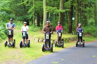 Stadt im Erzgebirge bietet wieder geführte Segway-Touren an - Die geführte Segway-Tour führt auch durch das Areal der Saigerhütte.
