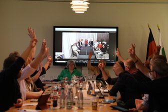 Stadt im Erzgebirge knüpft Verbindungen nach Südamerika - Während einer Liveschaltung nach Brasilien wurde im Stadtrat von Ehrenfriedersdorf über die Städtepartnerschaft abgestimmt.