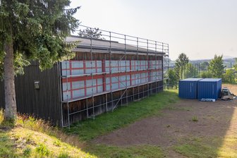 Stadt im Erzgebirge löst Problemfall - Die Turnhalle in Elterlein wird in den nächsten Wochen saniert.