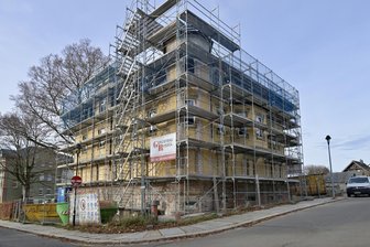 Stadt im Erzgebirge saniert Gebäude und schafft dort Wohnungen - Das ehemalige Stadtambulatorium in Eibenstock wird zum Wohnhaus umgebaut.