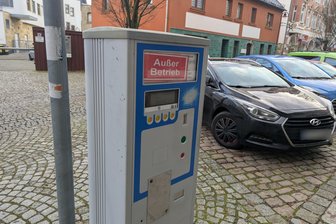 Stadt im Erzgebirge schaltet alle Parkautomaten ab - Ist derzeit außer Betrieb: Der Parkautomat an der Inneren Schneeberger Straße in Aue.