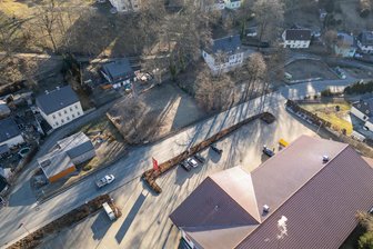 Stadt im Erzgebirge will sich von Grund und Boden trennen - Zu verkaufen: das Grundstück Chemnitzer Straße 62 in Thum gegenüber dem Penny-Markt.