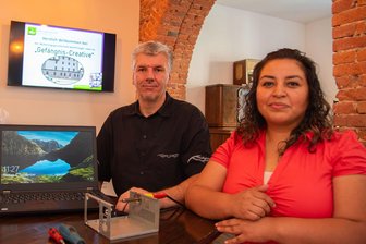 Stadt im Vogtland inspiriert durch Engagement und Mitmachkultur - Zwei Adorfer, die für das Mittun im Kreativ-Ort Fronfeste stehen: Ralf Meyer vom Macherlabor und Diana Arzt als Koordinatorin der Möglichmacherei.