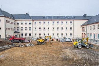 Stadt investiert knapp zwei Millionen Euro in Schiller-Schule - Noch bis 2023 werden die Arbeiten an der Friedrich-Schiller-Schule in Bad Schlema dauern.