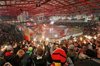 Stadt kündigt Mietvertrag für Kunsteisstadion: Eispiraten Crimmitschau stehen ohne Spielstätte für die Saison 2023/24 da - Blick in das Kunsteisstadion im Sahnpark. Hier spielen die Eispiraten-Profis seit Herbst 2007 in der 2. Bundesliga und der DEL 2. 