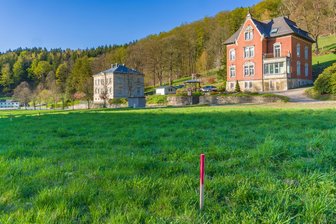 Stadt Marienberg investiert in weiteres Feuerwehrgerätehaus - An dieser Stelle in Pobershau soll das neue Gerätehaus der Feuerwehr errichtet werden.