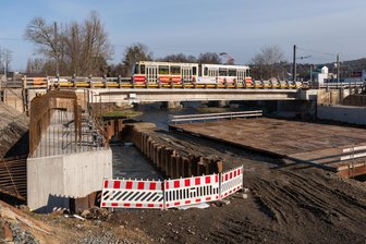 Stadt Plauen legt Liste maroder Brücken vor: Drohen jetzt neue Sperrungen? - Glück vor dem Unglück: Noch vor dem Teileinsturz der Carolabrücke in Dresden hatte die Stadt Plauen mit dem Neubau der Neuen Elsterbrücke begonnen. Damit konnte ein Brückenproblem gelöst werden - andere Probleme aber bleiben.