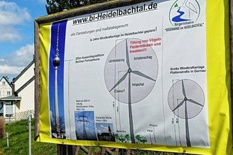 Stadt sagt deutlich Nein zu Windkraft im Heidelbachtal - Die Bürgerinitiative "Gegenwind im Heidelbachtal" aus Drebach wehrt sich unter anderem mit Plakaten wie diesem gegen die geplanten Windkraftanlagen im Heidelbachtal. Jetzt hat sich auch die Nachbarstadt Ehrenfriedersdorf klar gegen das Vorhaben positioniert.