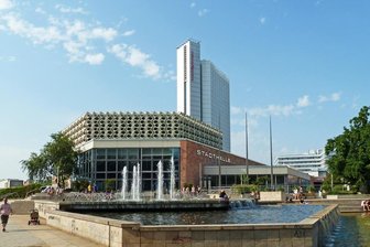 Stadt schaltet ersten Brunnen an -