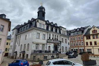 Stadt Schwarzenberg will ihren Ratskeller am Markt weiter sanieren – nächster Auftrag an Fachplaner - Der Ratskeller in Schwarzenberg. Im kommenden Jahr soll es im und am Haus weitere Sanierungsarbeiten geben.