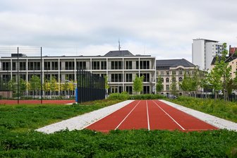 Stadt soll Chemnitzer Schulsportplätze für Allgemeinheit öffnen - Die Sportanlage hinter der Hartmannschule ist nur für den Schulsport nutzbar.