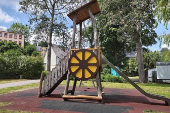 Stadt sperrt Spielplatz im Erzgebirge - Der Spielplatz gegenüber dem Kunzeplatz darf nicht mehr betreten werden.