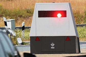 Stadt stellt wieder Blitzer auf -