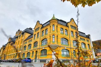 Stadt stoppt Arbeiten an Wellner-Fabrik - Die ehemalige Wellner-Fabrik in Aue. Der vordere Gebäudeteil ist bereits seit längerem verkauft. Der Rest könnte nun folgen. 