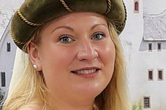 Stadt sucht für Ritter Georg ein neues Burgfräulein - Diana Glomb - Burgfräulein Edelweiß in Schwarzenberg
