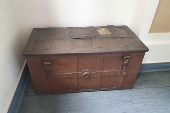 Die Knappschaftstruhe Clausthal-Zellerfeld, die vermutlich aus dem 17. Jahrhundert stammt, ist als Leihgabe ab dem 4. Juli in der Ausstellung "Vom Gnadengroschen zur Rentenformel" im Stadt- und Bergbaumuseum Freiberg zu sehen. 