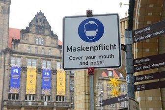 Stadt will keine Masken-Zonen ausweisen - In der vergangenen kalten Jahreszeit hatten Passanten in den Fußgängerzonen der Innenstadt Masken tragen müssen.
