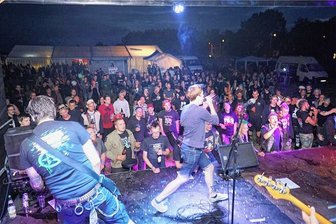 Stadt Zwickau macht Geld locker: Zuschüsse für Störfaktor-Festival und LED-Fluter in Marienthal - Eine feste Größe im Kalender der regionalen Punkszene ist das Störfaktor-Festival, dessen 13. Auflage bei entspanntem Flair vom 6. bis 9. Juli auf dem Zwickauer Flugplatzgelände stattfindet.