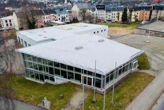 Stadtbauhof bezieht ehemaliges Autohaus - Das ehemalige BMW-Autohaus Strauß in Auerbach wird zum neuen Stadtbauhof.