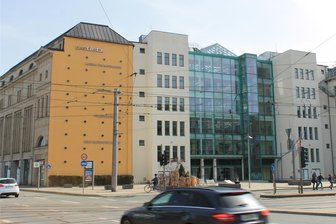 Stadtbibliothek Chemnitz: Lücken im Personal, Lesefest abgesagt, Chefin kündigt - Die Chemnitzer Stadtbibliothek zählt nach eigenen Angaben rund 600.000 Besucher im Jahr. Neben der Zentrale im Kulturkaufhaus Das Tietz (Foto) gibt es noch mehrere Stadtteilbibliotheken.