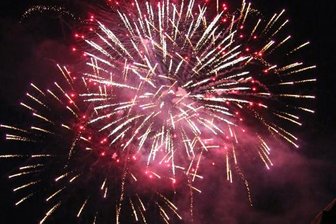 Stadtfest in Aue stachelt Vorfreude auf Tag der Sachsen und 850-Jahr-Feier an - Feuerwerk des Auer Stadtfestes