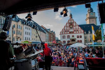 In diesem Jahr fällt das Stadtfest "Plauener Frühling" aus - Grund ist die Coronakrise. In der Vergangenheit hatte es stets Tausende Besucher auf den Altmarkt gelockt.