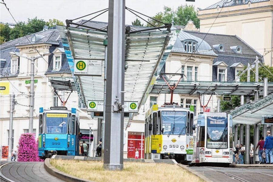 Stadtfest Plauener Frühling: Straßenbahn fährt häufiger - Der Straßenbahnknotenpunkt am Plauener Postplatz