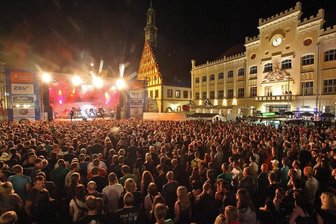 Stadtfest: Sitzplätze und Wasser gegen die Hitze -
