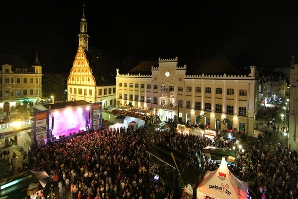 Stadtfest will Zwickau rocken - Beim Zwickauer Stadtfest 2014 herrschte Andrang auf dem Hauptmarkt.