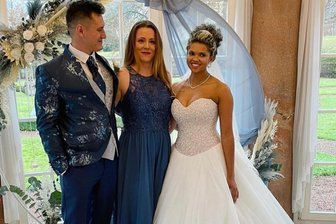 Stadtgeflüster: Ein Hochzeitstermin ganz ohne Ja-Wort - Dominik Danisch, Susann Bosecker und Laura Semmler (von links) modelten für ein Hochzeitsshooting.
