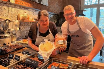 Stadtgeflüster: Ein Stückchen Italien mitten in Chemnitz - Antje Steinert und Paul Nitzsche backen italienische Panettone.