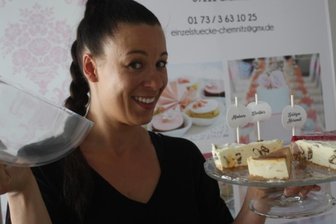 Stadtgeflüster: Eine Party rund um den Käsekuchen - Janette Graf bereitete 16 Käsekuchen zu und feierte auf dem Brühl eine Tortenparty.