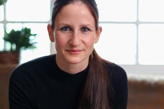 Stadtgeflüster: Endlich mehr Zeit für sich selber finden - Foto links: Diana Drechsel ruft eine neue Eventreihe für Frauen und Mütter ins Leben. Foto oben: Kerstin Vogel, Jens Carlowitz und Thomas Waldheim (von links) beleben einen einstigen Kultclub neu. Foto unten: TV-Juror Joachim Llambi gab mit Sindy Hohmann eine exklusive Tango-Tanzstunde. 