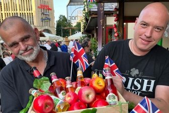 Stadtgeflüster: Weingeschichten, Kunst und Muckis - Osmar Osten erinnert sich an die Kunstmesse Art-Karlsruhe.