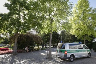 - Auch gestern ist die Polizei am Stadthallenpark wieder Streife gefahren. Inzwischen sind die Beamten täglich präsent.