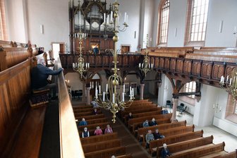 Stadtkirche Oederan: Zur Mittagszeit erklingt die Silbermann-Orgel - Auf der Silbermann-Orgel in der Stadtkirche Oederan spielt Irene Roth-Halter.