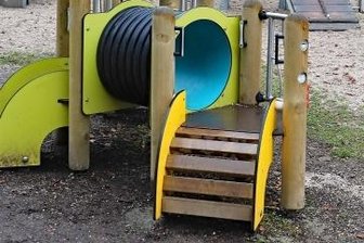 Stadtoberhaupt testet neue Spielgeräte am Parkteich - Auch die Anlage im Sahnpark ist attraktiver geworden. Der Förderverein Tiergehege hatte 2020 Geld für ein Kleinkinderspielgerät beschafft.