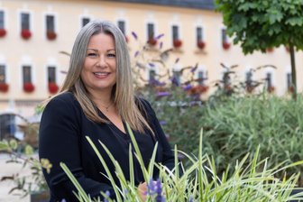 Stadtpark, Straßen, Feuerwehr: Das sind die wichtigsten Bauprojekte in Annaberg-Buchholz bis 2026 - Kämmerin Anke Hanzlik kann mit Stolz verkünden, dass Annaberg-Buchholz noch zu den wenigen Kommunen gehört, die ihren Haushalt ausgleichen und dabei auch weiter Schulden abbauen können.