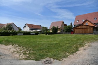 Stadtpolitik versus Dorfgemeinschaft: Beides hat seine Berechtigung - Gemeinschaftsplatz oder Baugrundstück? Der Noßwitzer Dorfplatz hat in dem Ortsteil eine Kontroverse ausgelöst.
